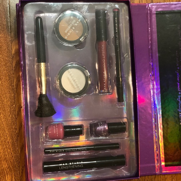 Max Studio Cosmetic - Picture 4 of 8